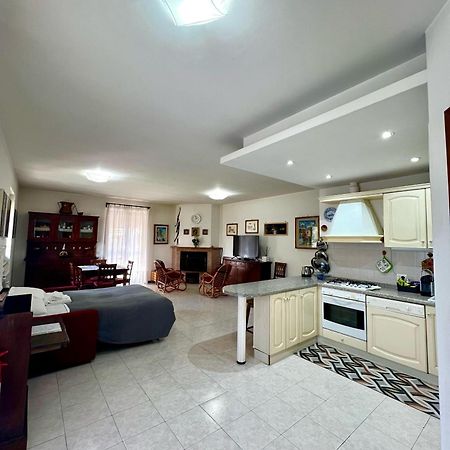 Appartamento Tra Il Borgo E Il Lago Anguillara Sabazia Luaran gambar